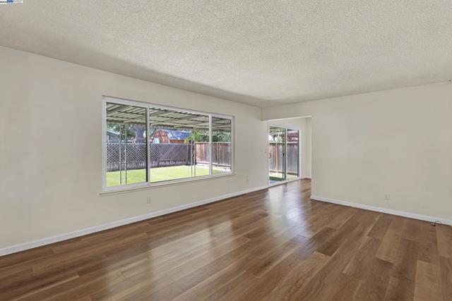 677 Wall St, Livermore CA: https://media.crmls.org/mediaz/ed27a527-67d0-4c8f-bfc8-4520fe2fabc4.jpg