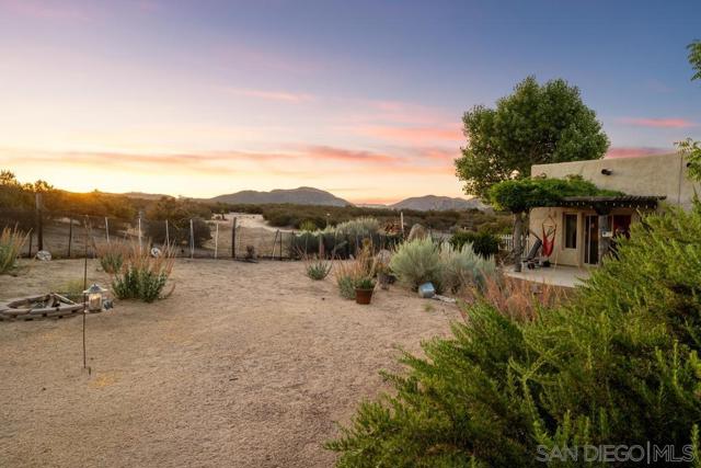 40760 Old Highway 80, Boulevard CA: https://media.crmls.org/mediaz/ed28448d-c5c8-4583-a040-6eea345ae923.jpg