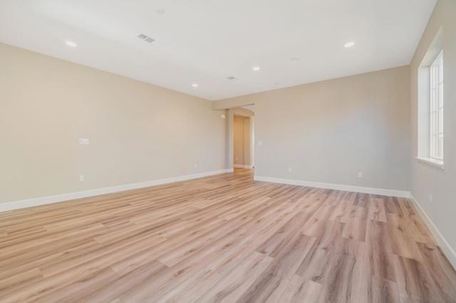 533 Kingbird Circle, Vacaville CA: https://media.crmls.org/mediaz/ed28afaf-1da6-46a7-9dfa-cb4b168b50a8.jpg