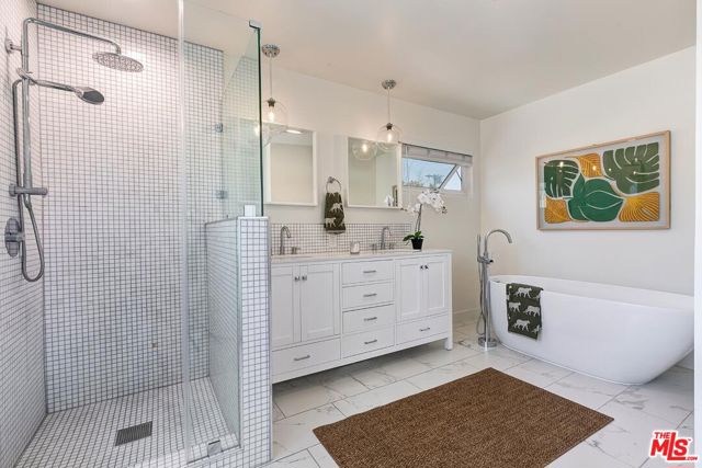 4417 Campbell Drive, Los Angeles CA: https://media.crmls.org/mediaz/ed28ba63-5f6f-489e-a428-0ee797c8328c.jpg