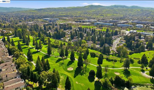 906 Vista Pointe Dr, San Ramon CA: https://media.crmls.org/mediaz/ed295d1a-9a95-48d1-a3e9-462e1e1f99c0.jpg