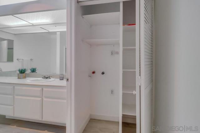 10350 Caminito Cuervo, San Diego CA: https://media.crmls.org/mediaz/ed296242-aaed-40a1-9c23-7d16f52e115d.jpg