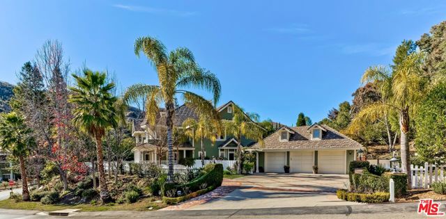 3827 Castle View Drive photo 2