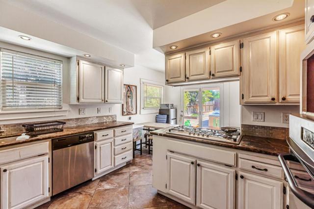 1179 San Benito Street, Hollister CA: https://media.crmls.org/mediaz/ed2bf7df-1e24-40a7-89ab-77c9beea5d36.jpg