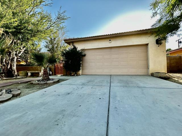 13569 Caliente Drive, Desert Hot Springs CA: https://media.crmls.org/mediaz/ed2c32bc-757d-433a-a8b7-3ed0b1710b24.jpg