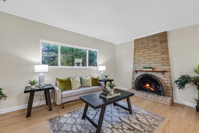 35629 Dee Pl, Fremont CA: https://media.crmls.org/mediaz/ed2cb0c6-7d41-47e5-a2ac-8cb53eb48bef.jpg