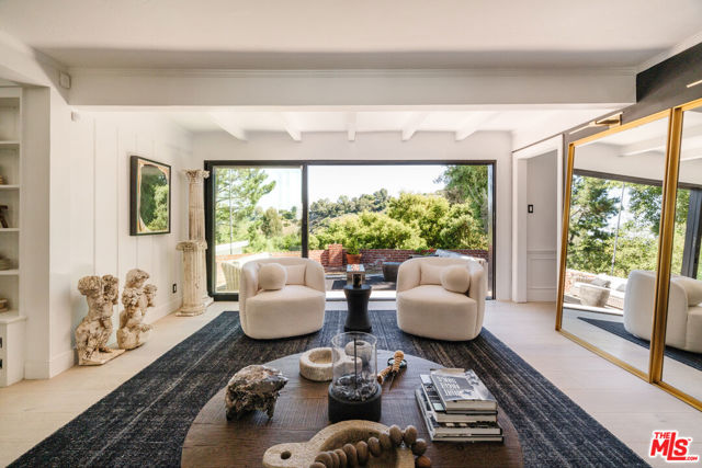 3100 Coldwater Canyon Avenue, Studio City CA: https://media.crmls.org/mediaz/ed2d0498-7cfd-4a22-be65-ea051bb60ea3.jpg
