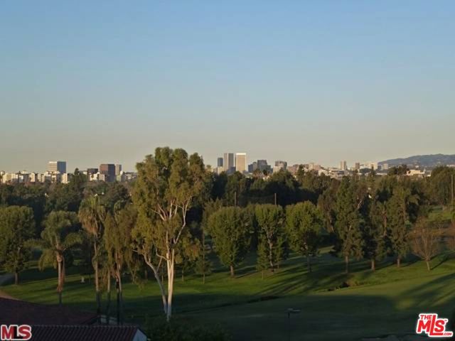 316 N Rossmore Avenue, Los Angeles CA: https://media.crmls.org/mediaz/ed2d10e5-5406-4ed6-b05c-f84547ec90d7.jpg