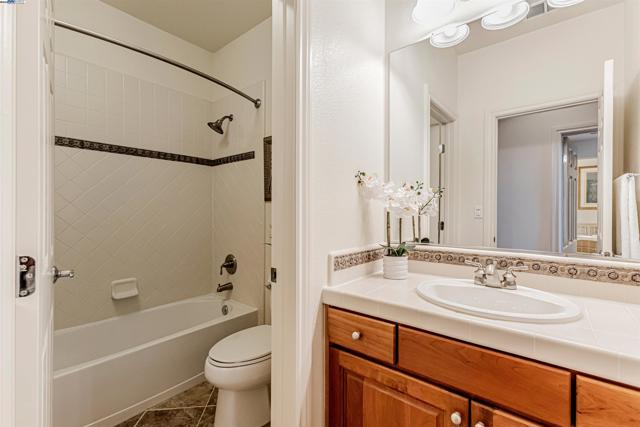3493 Capoterra Way, Dublin CA: https://media.crmls.org/mediaz/ed2dfbcf-88db-4047-a416-028ea12bc500.jpg