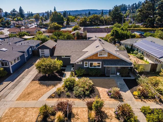 511 Pacheco Avenue, Santa Cruz CA: https://media.crmls.org/mediaz/ed2e58b5-85a2-4f66-87bd-0a2e1c46205e.jpg