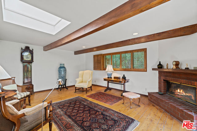 21550 Summit Trail, Topanga CA: https://media.crmls.org/mediaz/ed2f1f19-b98c-4e4b-8f59-69c851134d3c.jpg