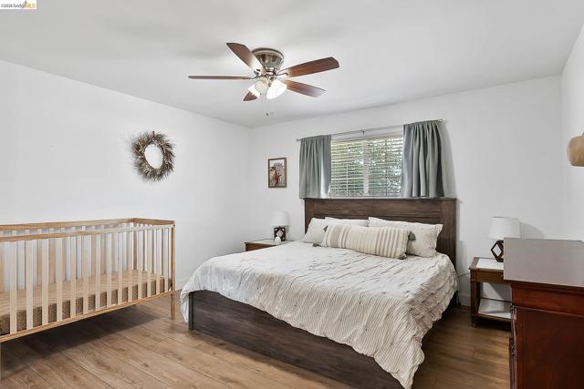 4855 Edgewood Ct, Oakley CA: https://media.crmls.org/mediaz/ed2f59a1-05ca-4741-bd6f-3fc28f92ba88.jpg