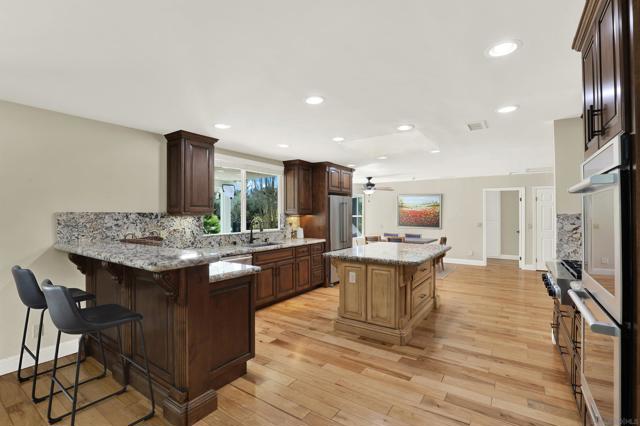 1033 1035 Summit Trl, Escondido CA: https://media.crmls.org/mediaz/ed2ffa91-0a51-4fbb-a25f-915456f14c64.jpg