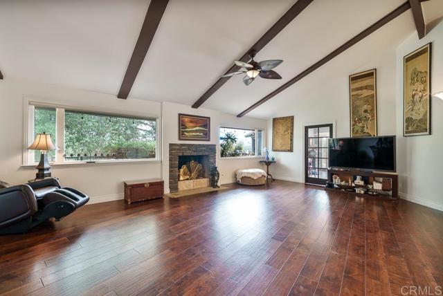 2719 Via Del Robles, Fallbrook CA: https://media.crmls.org/mediaz/ed30921f-fa75-45a4-be6d-93734c8697b0.jpg