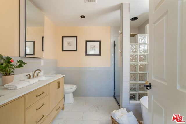 2249 Linnington Avenue, Los Angeles CA: https://media.crmls.org/mediaz/ed30c244-ac92-4543-b70a-7d1f7793db6d.jpg
