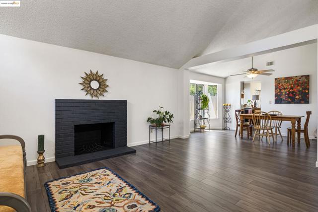 751 Pueblo Way, Vallejo CA: https://media.crmls.org/mediaz/ed31d079-d89f-4cbc-b1c9-00cdcc3b09b2.jpg