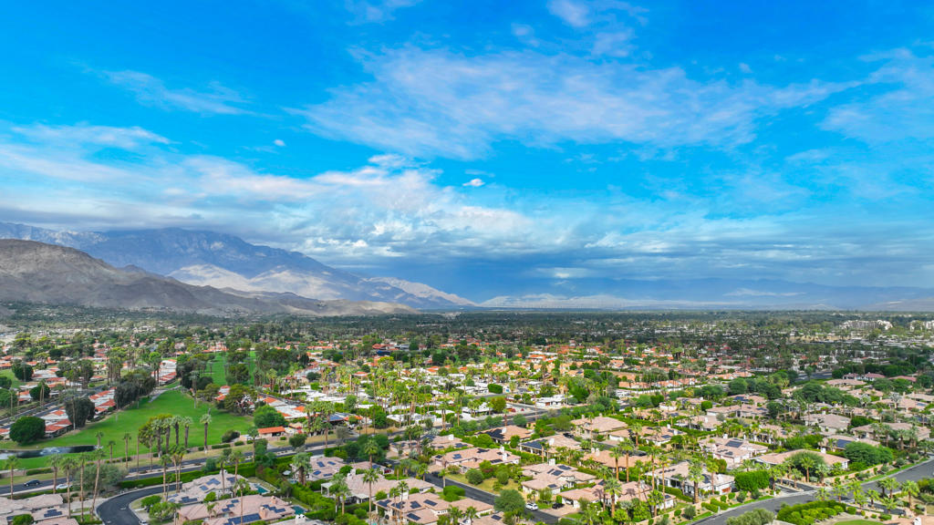 https://media.crmls.org/mediaz/ed31f25f-a835-4634-bcb7-bdff4368d217.jpg?preset=X-Large