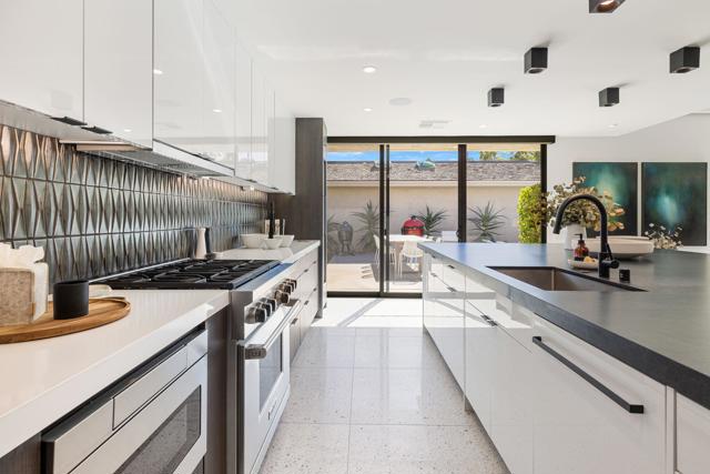 133 Columbia Drive, Rancho Mirage CA: https://media.crmls.org/mediaz/ed31fbff-ba2e-4ccd-9736-3837c23364e9.jpg