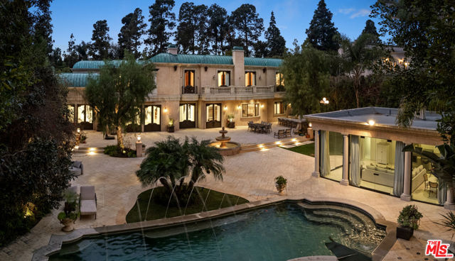 1021 N Crescent Drive, Beverly Hills CA: https://media.crmls.org/mediaz/ed32664b-7930-465a-b73d-2e18a82797ed.jpg