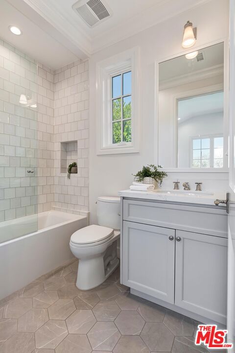 https://media.crmls.org/mediaz/ed32f770-cdae-469e-ba2d-f1e9dbf7eca5.jpg?preset=X-Large