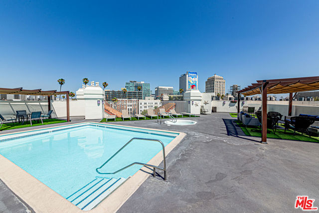 620 S Gramercy Place, Los Angeles CA: https://media.crmls.org/mediaz/ed3301fe-657c-422a-8a1b-da78d2f72c81.jpg