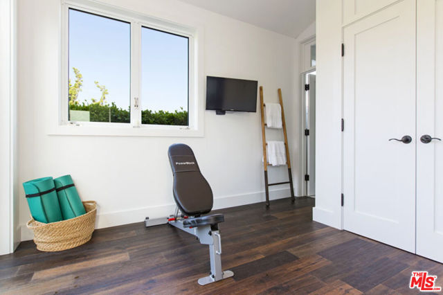 23812 Malibu Road, Malibu CA: https://media.crmls.org/mediaz/ed33032a-0e85-4064-9533-a4f3e6eef537.jpg