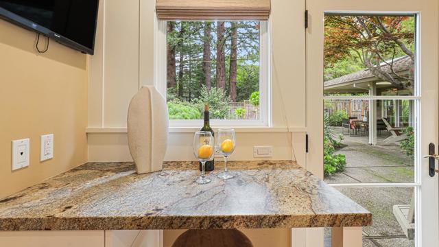 161 E Floresta Way, Portola Valley CA: https://media.crmls.org/mediaz/ed332399-8e8f-4f3c-8a1a-f7372acd18d9.jpg