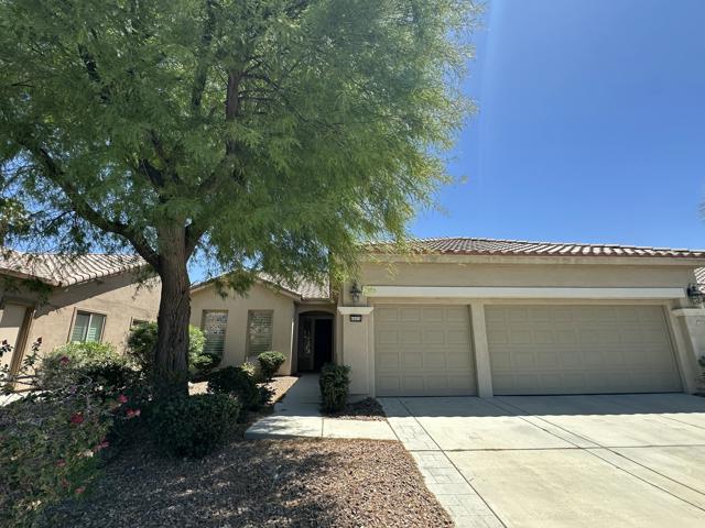 40456 Corte Los Bancos, Indio CA: https://media.crmls.org/mediaz/ed33af94-365d-4a32-84a3-a6dbdb35552c.jpg