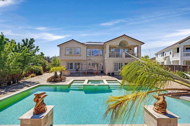6013 Kingsmill Ter, Dublin CA: https://media.crmls.org/mediaz/ed33bdc6-c6d7-44f9-8b7b-210344d6474d.jpg