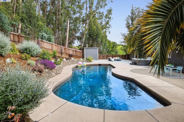 441 FOX HILLS COURT, Oakland CA: https://media.crmls.org/mediaz/ed3491b8-a071-48a3-ace8-9899591e2fe0.jpg