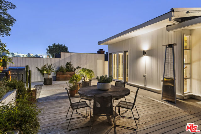 3820 Broadlawn Drive, Los Angeles CA: https://media.crmls.org/mediaz/ed34f16d-2815-4e20-9af5-fe80fb5618b7.jpg