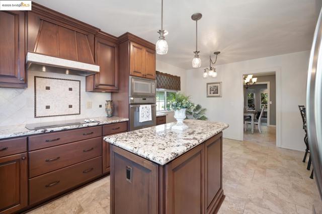 3196 Sudbury RD, Cameron Park CA: https://media.crmls.org/mediaz/ed355adb-a7f0-4052-99cd-229747550cf8.jpg