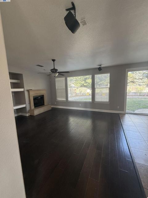 Image 16 of 44 For 9471 Mourverde Court