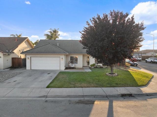600 Gabriele Court, Hollister CA: https://media.crmls.org/mediaz/ed35cc32-93db-4e59-9ae4-4a546666b770.jpg