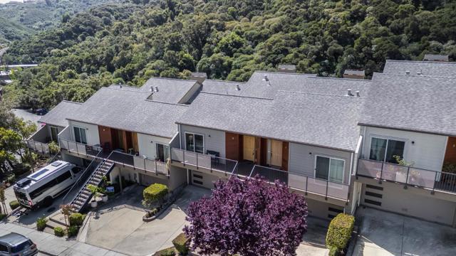 1040 Continentals Way, Belmont CA: https://media.crmls.org/mediaz/ed3632ff-a685-437f-8064-0af004b0183e.jpg