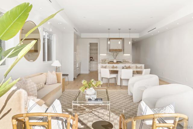 7216 FAY AVE, La Jolla CA: https://media.crmls.org/mediaz/ed36a9ef-a779-4296-9eb0-10055de97616.jpg