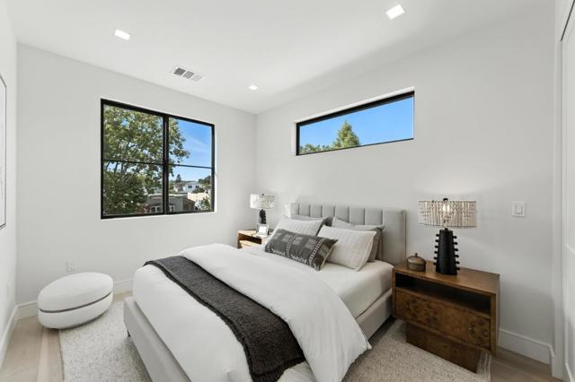 125 15th Avenue, San Mateo CA: https://media.crmls.org/mediaz/ed36af03-27ce-4373-93a9-8ae6cd99a610.jpg