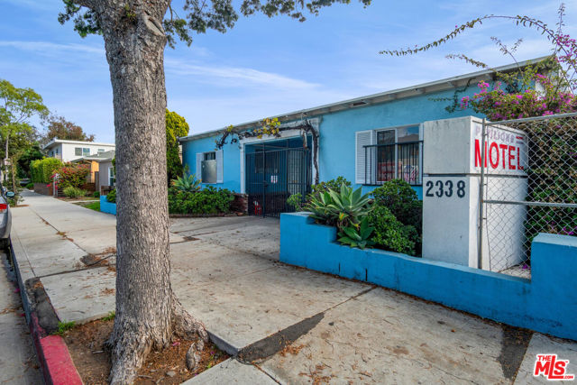 2338 Ocean Park Boulevard, Santa Monica CA: https://media.crmls.org/mediaz/ed36f236-abc2-4b08-b617-a1b5e48a311f.jpg