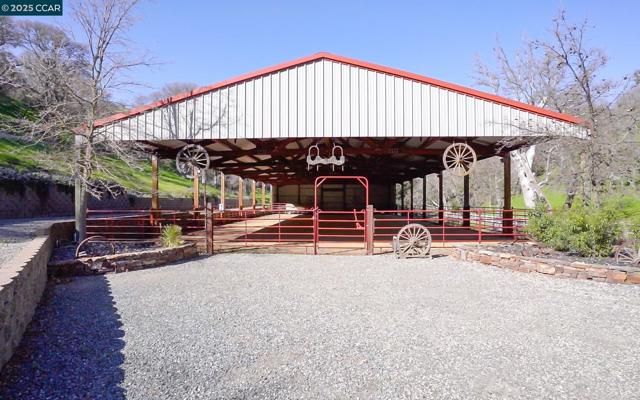 2000 Curry Canyon Rd, Clayton CA: https://media.crmls.org/mediaz/ed372277-59ec-462a-871b-258d18b058e0.jpg