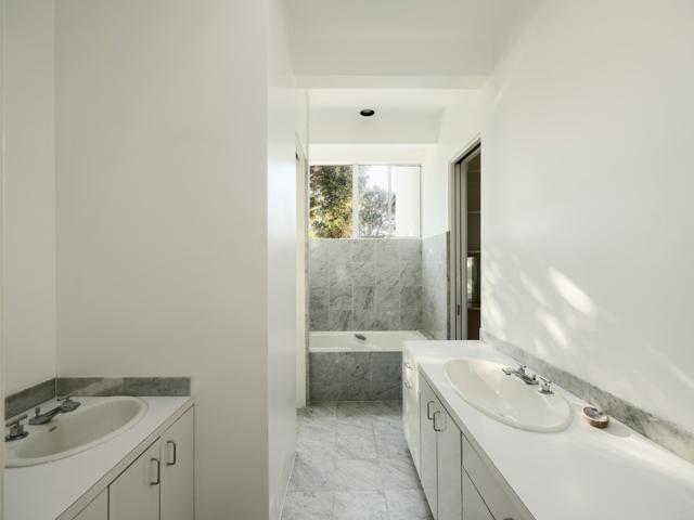 421 Serpentine Drive, Del Mar CA: https://media.crmls.org/mediaz/ed379178-50e7-4cd4-8d8e-44bb57289978.jpg