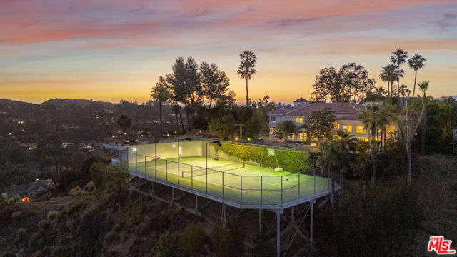 4001 Clarinda Drive, Tarzana CA: https://media.crmls.org/mediaz/ed383f8a-d088-4544-ae23-d25f9e5e6b08.jpg