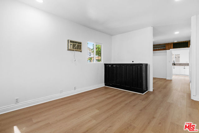 3915 1/2 S Budlong Avenue, Los Angeles CA: https://media.crmls.org/mediaz/ed389a86-2d58-4512-bd22-e6ea11341ba2.jpg