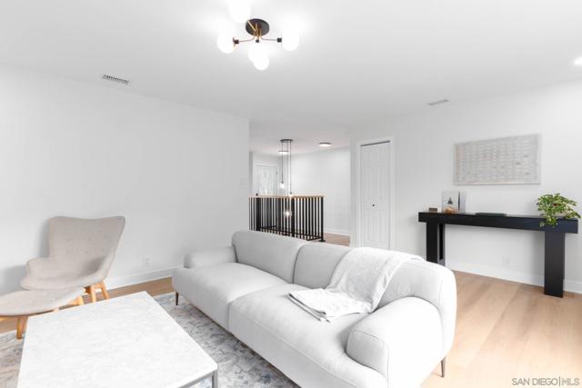 361 E Indian Rock Rd, Vista CA: https://media.crmls.org/mediaz/ed3917c3-f499-41ee-a444-f4ff05b82f30.jpg