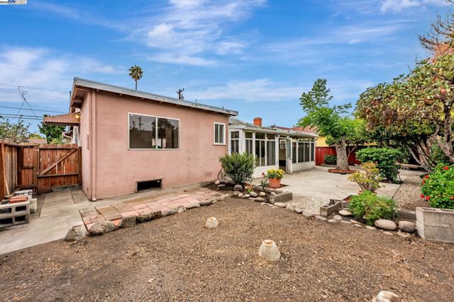 1315 Mersey Ave, San Leandro CA: https://media.crmls.org/mediaz/ed3922b5-66f6-423c-8bfd-92644f71bc29.jpg