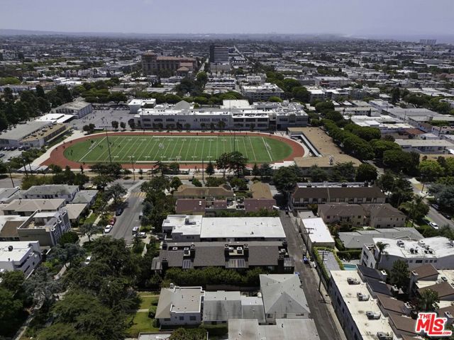 938 15th Street, Santa Monica CA: https://media.crmls.org/mediaz/ed3994a1-5b1f-498f-8a86-1fa24f10d5e9.jpg