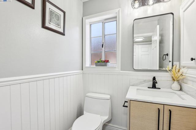 1060 Green Point Ct, Concord CA: https://media.crmls.org/mediaz/ed3a7e02-b620-42c7-af4e-1400b3138bb0.jpg
