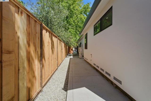 175 N Frances St, Sunnyvale CA: https://media.crmls.org/mediaz/ed3ab3ac-b3bd-4898-934f-233a124f365e.jpg