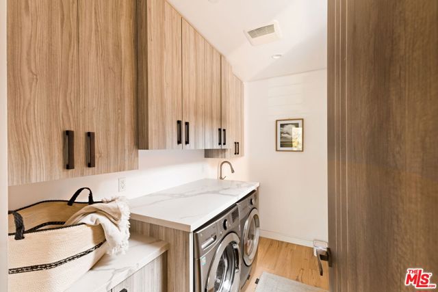 425 N Alfred Street, Los Angeles CA: https://media.crmls.org/mediaz/ed3aec07-605a-4695-b3e2-5af94a0fbf52.jpg