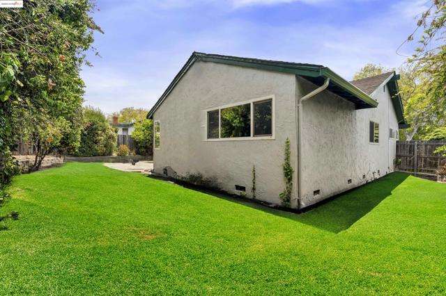 2847 Shane Dr, Richmond CA: https://media.crmls.org/mediaz/ed3af852-4de2-4fbe-858b-f0f5525954ea.jpg