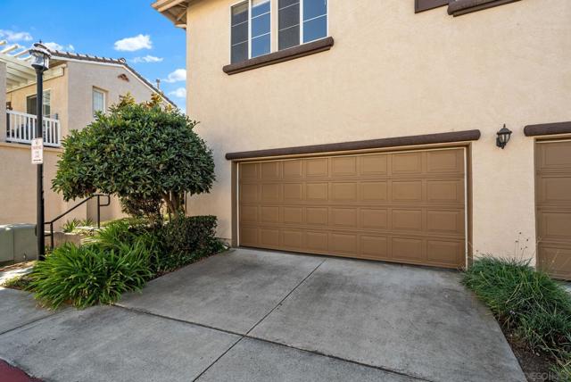 10860 Ivy Hill Dr, San Diego CA: https://media.crmls.org/mediaz/ed3b2a12-bc7e-4542-98dc-08cda9f09cd9.jpg